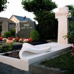 Auferstehung, Comblanchien: Hartkalkstein aus Frankreich