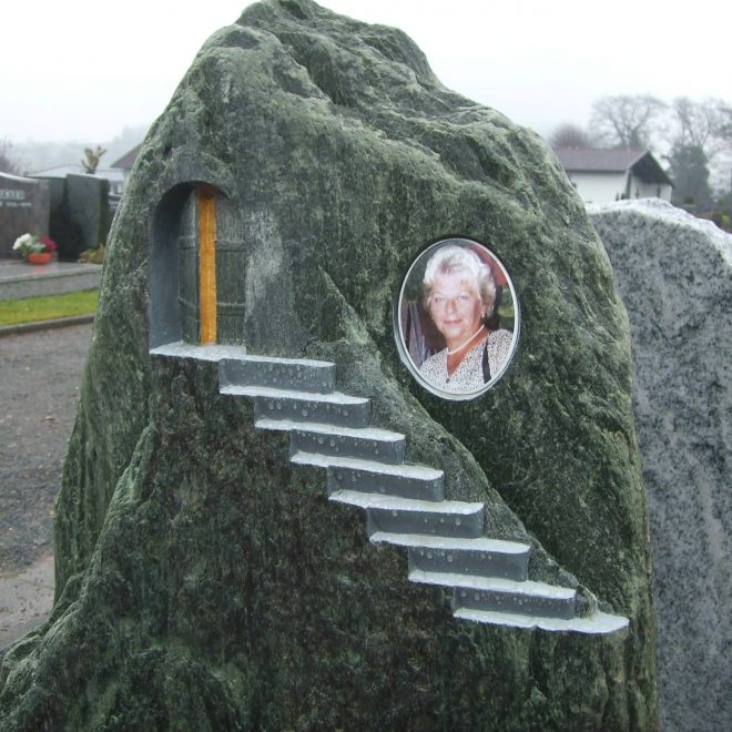 Lichtstrahl im Tor mit Blattgold angelegt